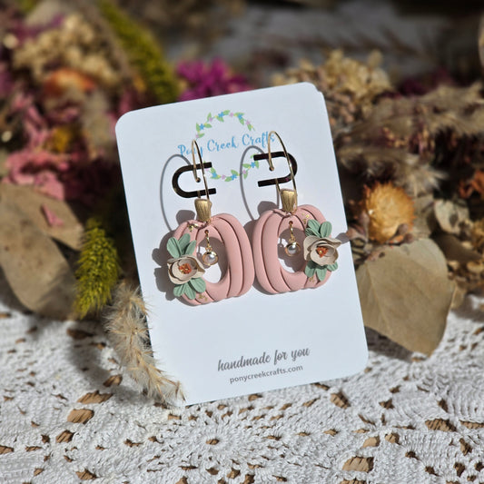 Floral pumpkins in peachy tones