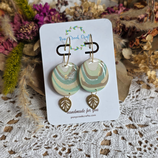 Faux agate statement piece with brass leaf