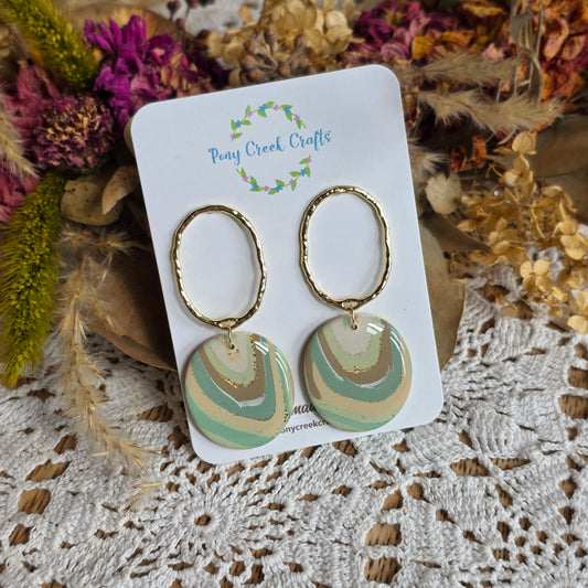 Agate statement piece with goldtoned oval findings