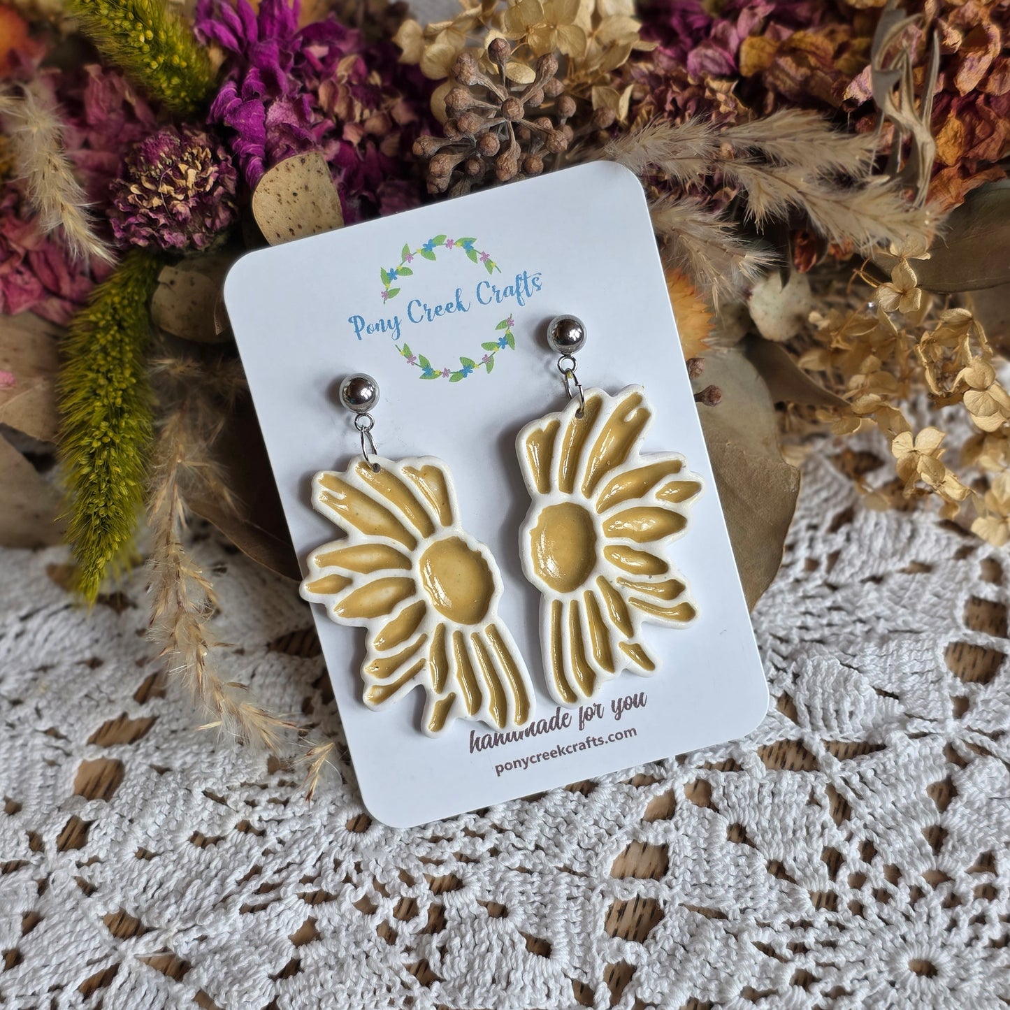 Embossed daisy with muted yellow inlay