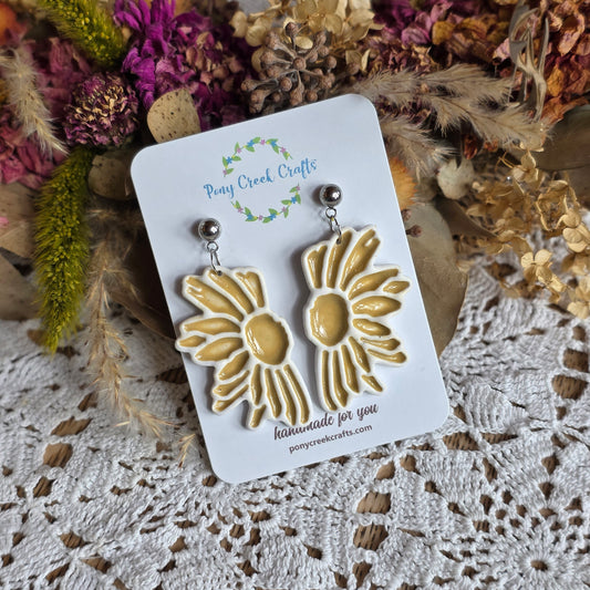 Embossed daisy with muted yellow inlay