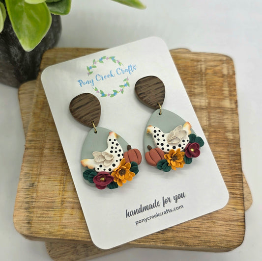 Fall hen with faux wood finding