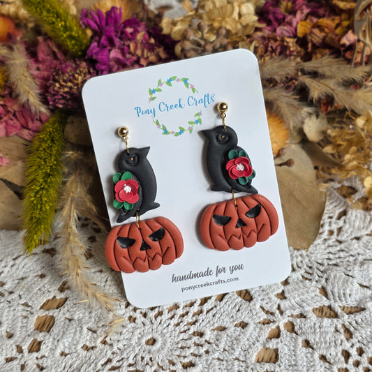 Crow and Jack-O-Lanterns with floral accents